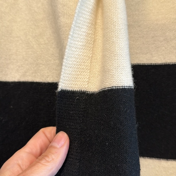 THEORY Cashmere black and cream/white striped cardigan wrap lightweight medium - Picture 4 of 4
